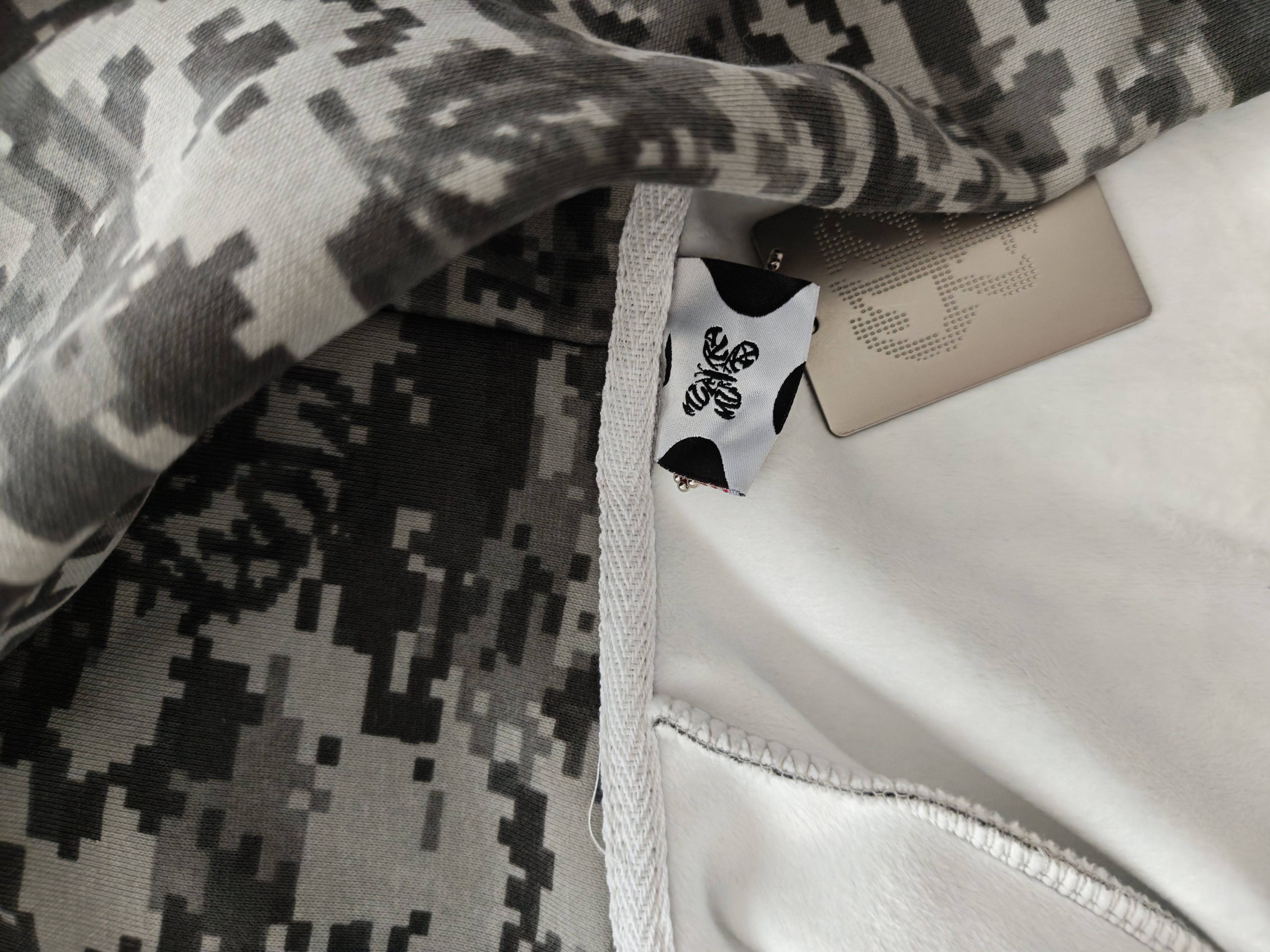 [CANADIAN WAREHOUSE] [FAST SHIPPING 7-10 DAYS] Mertra Camouflage Hoodie