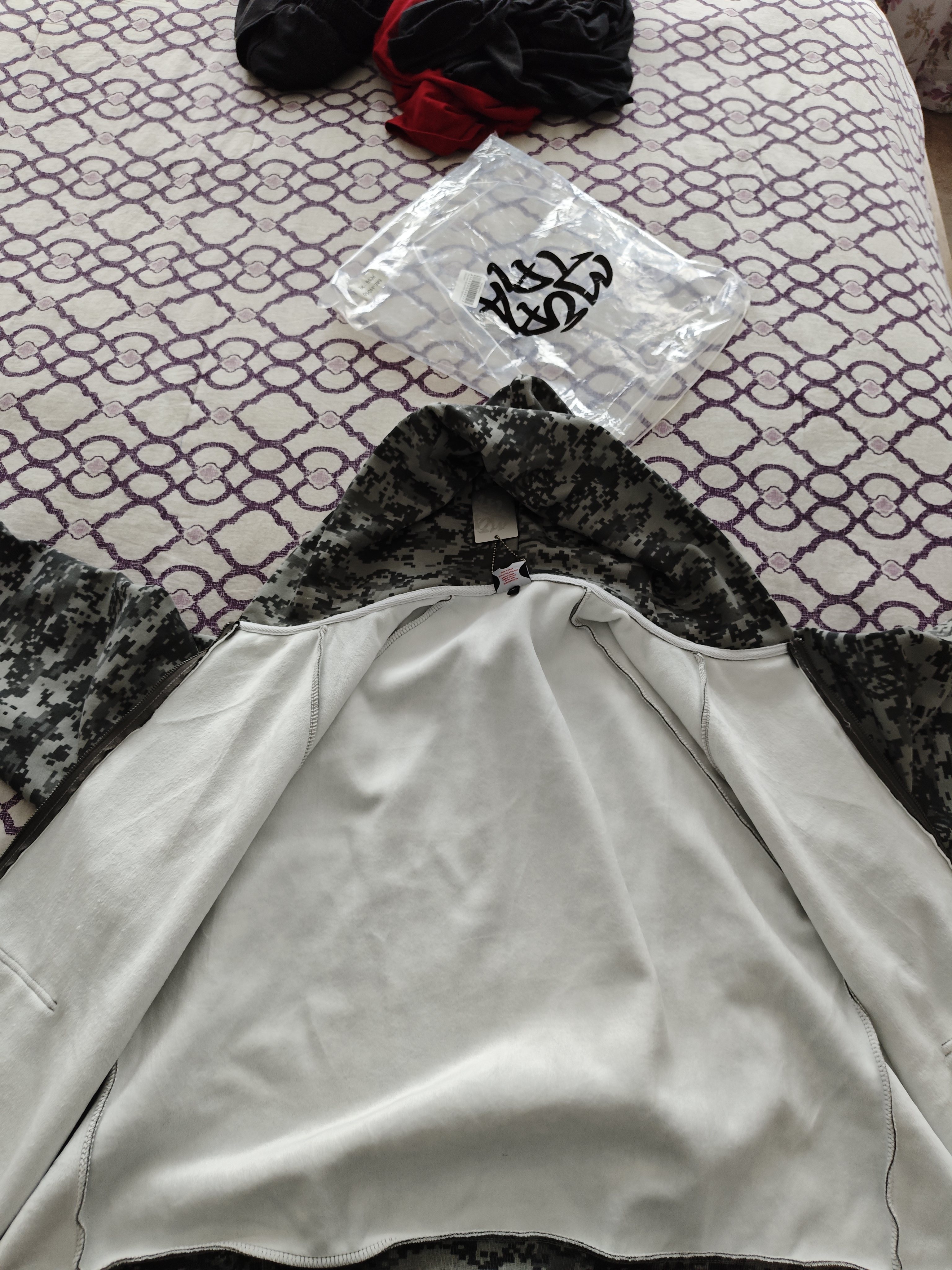 [CANADIAN WAREHOUSE] [FAST SHIPPING 7-10 DAYS] Mertra Camouflage Hoodie