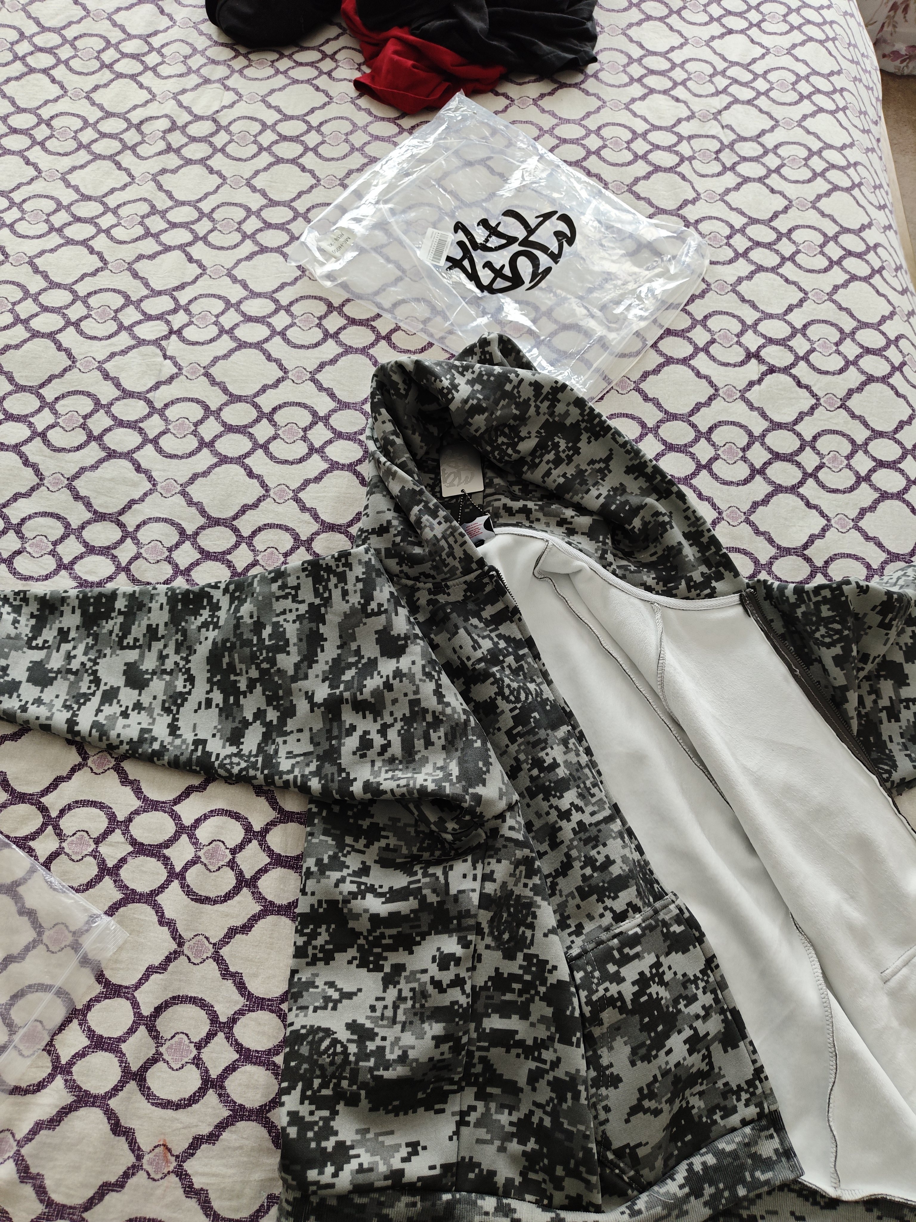 [CANADIAN WAREHOUSE] [FAST SHIPPING 7-10 DAYS] Mertra Camouflage Hoodie