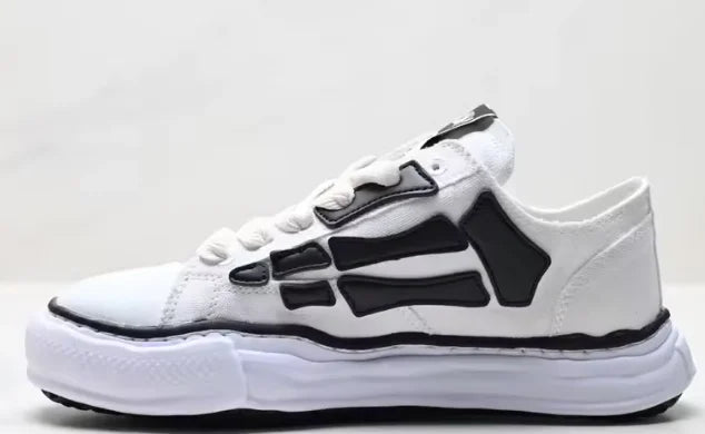 Men's Designer High Quality Chunky Sneakers with Lace-up Closure Mesh Lining Fashionable and Trendy